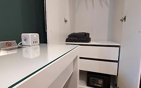 3 Rooms - Zimmervermietung Naehe Flughafen Ber - Gratis Wlan, Parken & Netflix